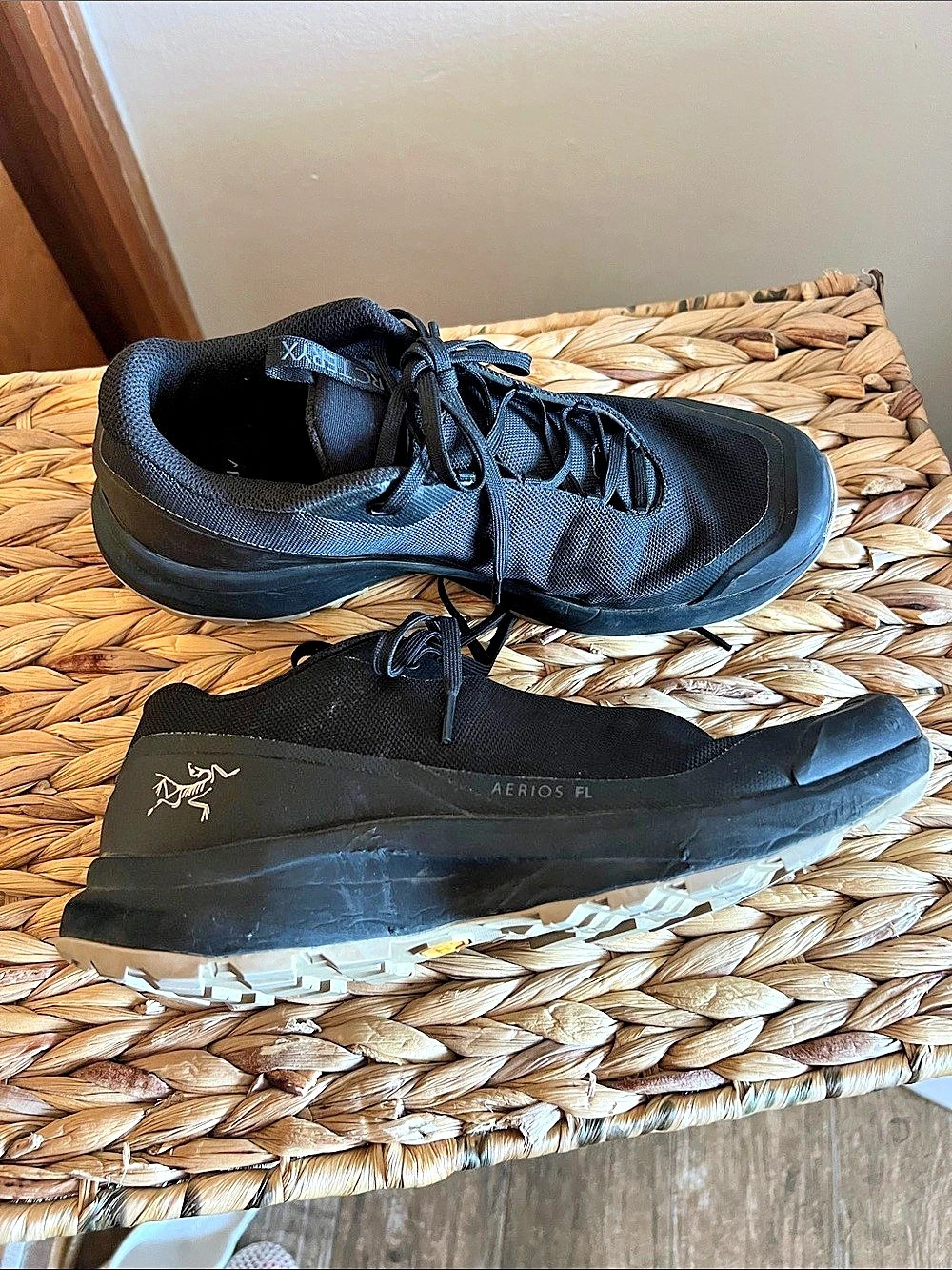 Arc'teryx Aerios FL Hiking Shoes US 7.5 Black womens
